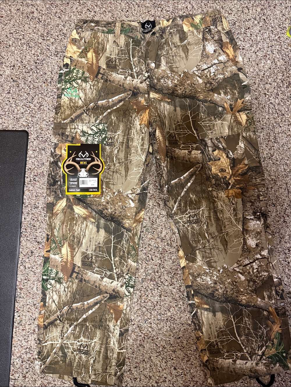 Men’s Realtree Camouflage Cargo Pants- 36/38